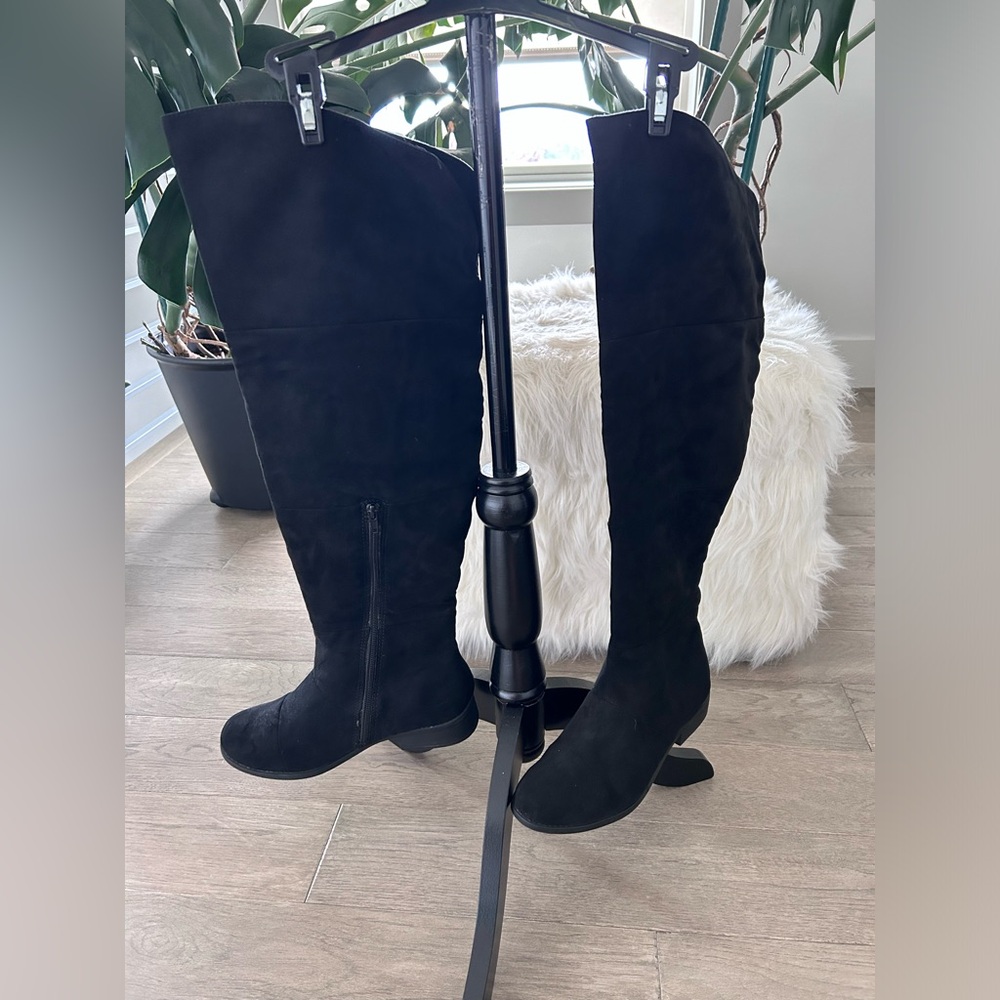 Thigh Hight Wide Calf Black Boots size 8.5